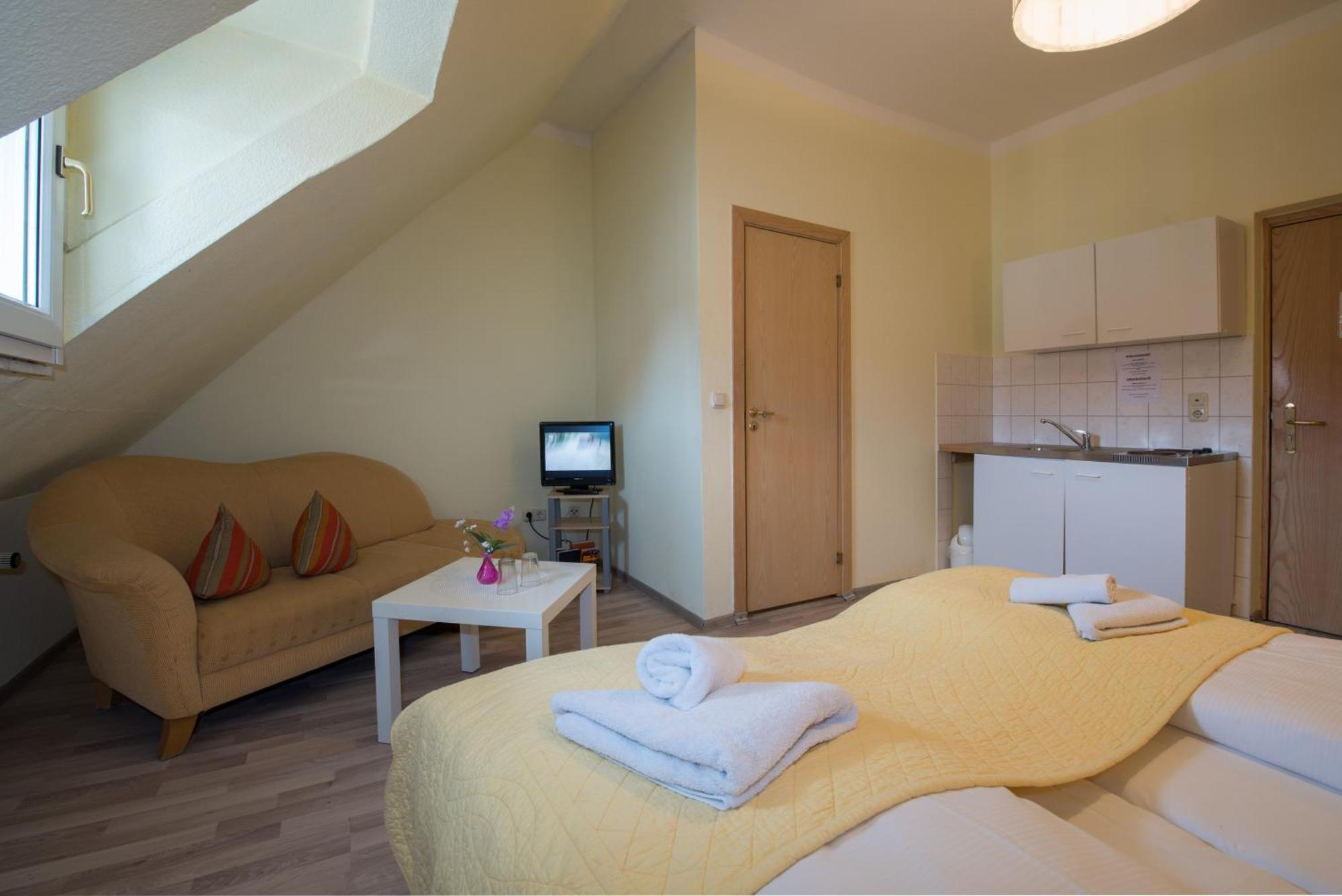 Hotel Knoepel Wismar Exterior photo